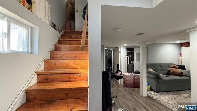 41 Stuyvesant Road, Teaneck, NJ 07666