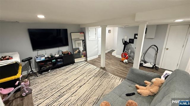 41 Stuyvesant Road, Teaneck, NJ 07666