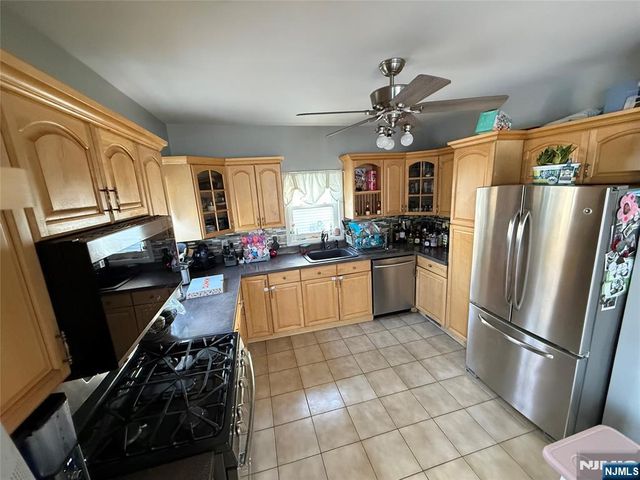 41 Stuyvesant Road, Teaneck, NJ 07666