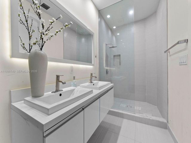 10265 NW 63rd Ter 205, Doral, FL 33178