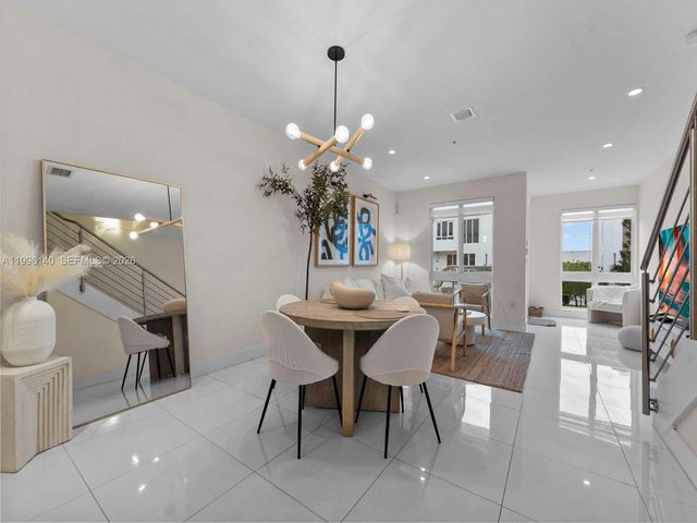 10265 NW 63rd Ter 205, Doral, FL 33178