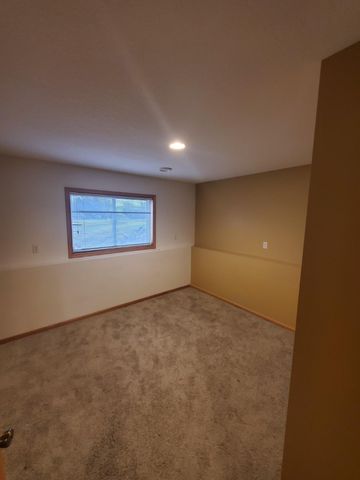 9007 Hampshire Avenue N, Brooklyn Park, MN 55445