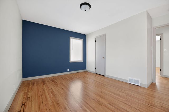 1095 Idaho Avenue W, Saint Paul, MN 55117