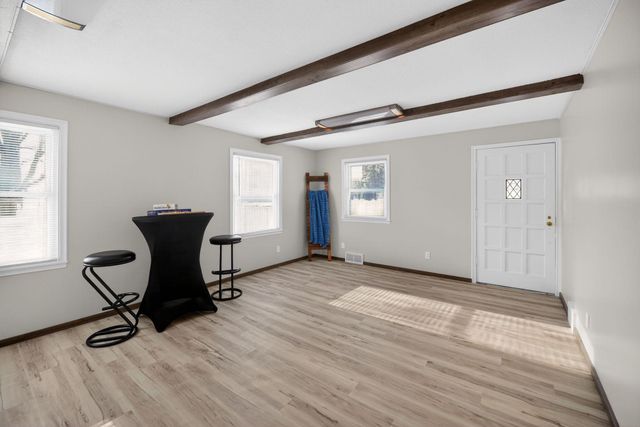 1095 Idaho Avenue W, Saint Paul, MN 55117