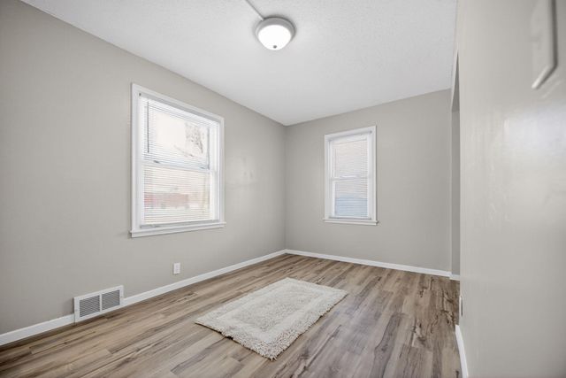 1095 Idaho Avenue W, Saint Paul, MN 55117