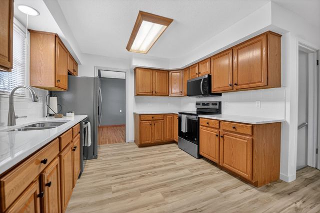 1095 Idaho Avenue W, Saint Paul, MN 55117