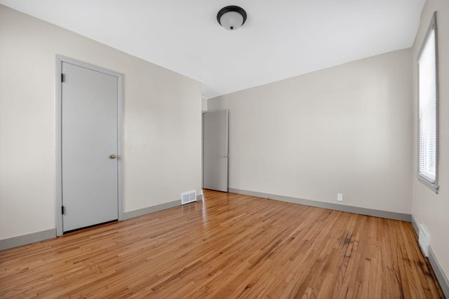 1095 Idaho Avenue W, Saint Paul, MN 55117