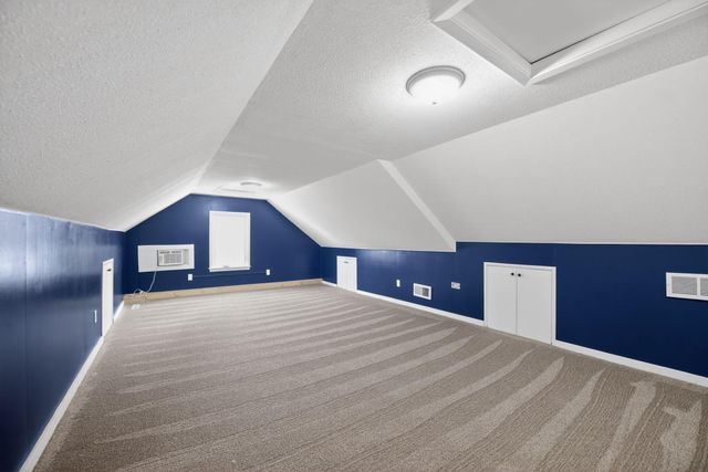 1095 Idaho Avenue W, Saint Paul, MN 55117