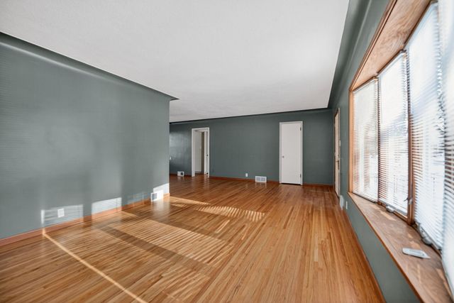 1095 Idaho Avenue W, Saint Paul, MN 55117