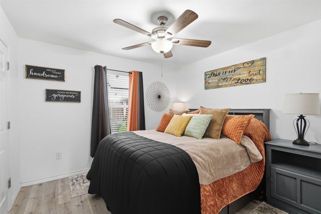 216 E Clay Street, Bowie, TX 76230