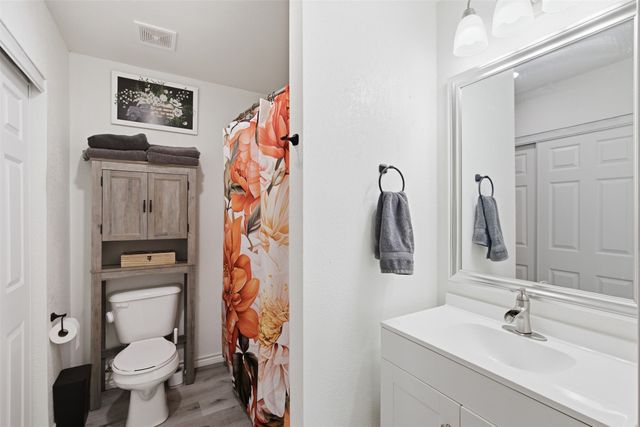 216 E Clay Street, Bowie, TX 76230