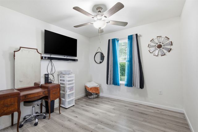 216 E Clay Street, Bowie, TX 76230