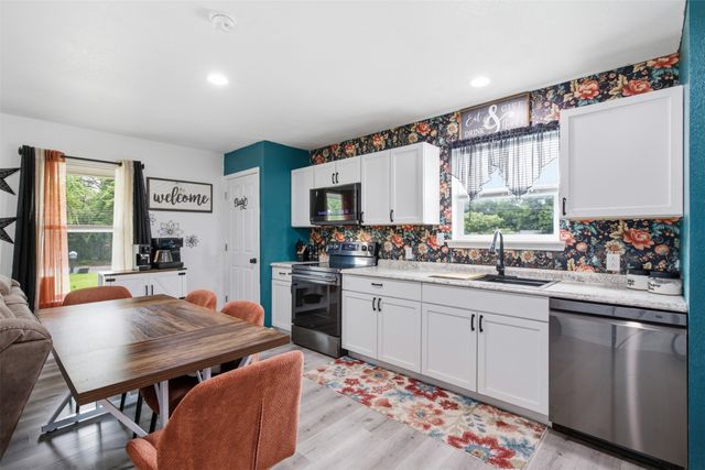 216 E Clay Street, Bowie, TX 76230