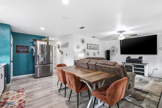 216 E Clay Street, Bowie, TX 76230