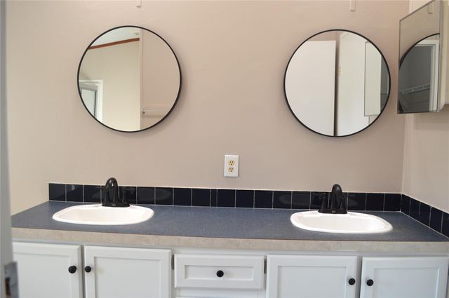 400 Saratoga Springs PL, Liberty Hill, TX 78642