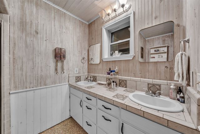 212 Circle Drive, Alvarado, TX 76009