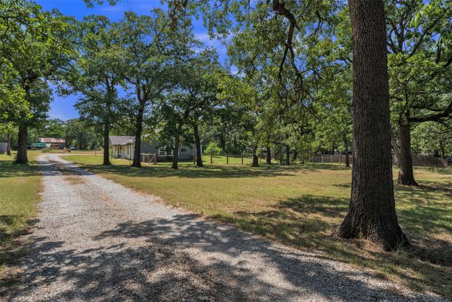 212 Circle Drive, Alvarado, TX 76009