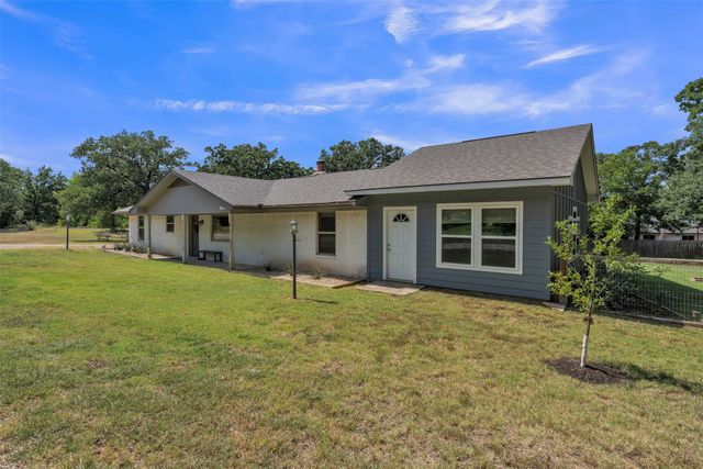 212 Circle Drive, Alvarado, TX 76009