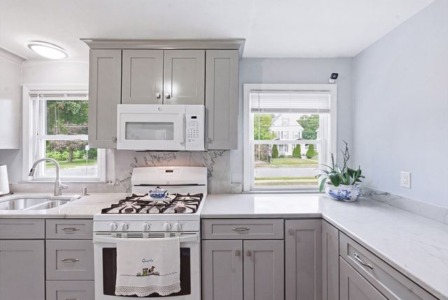 196 N Main St, Leominster, MA 01453