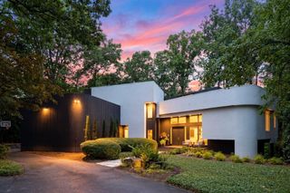 13 Heards Overlook Court, Sandy Springs, GA 30328