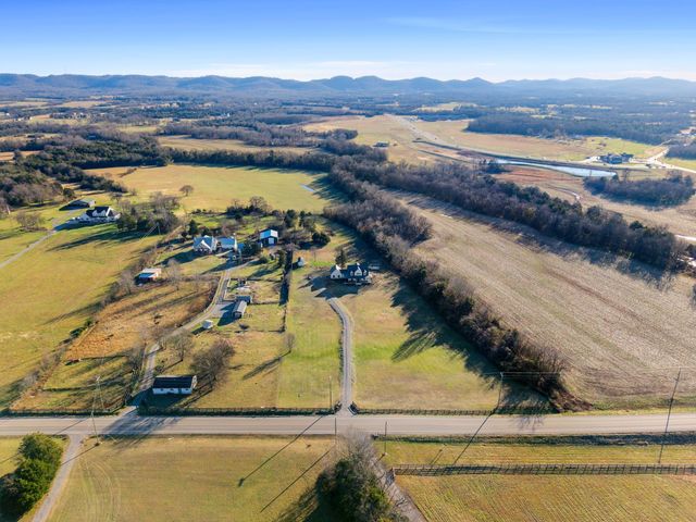 5650 Sledge Rd, Christiana, TN 37037