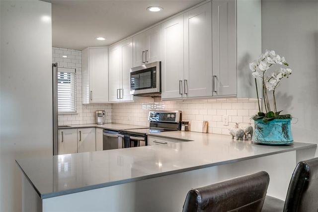 1110 Sherwood Lane 212, Nichols Hills, OK 73116