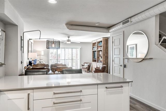 1110 Sherwood Lane 212, Nichols Hills, OK 73116