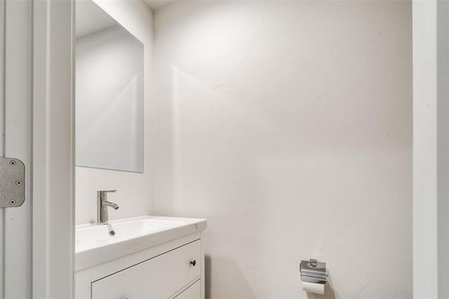 1110 Sherwood Lane 212, Nichols Hills, OK 73116