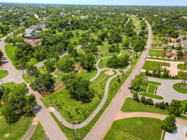 1110 Sherwood Lane 212, Nichols Hills, OK 73116