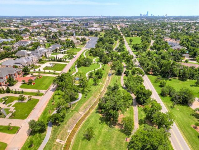 1110 Sherwood Lane 212, Nichols Hills, OK 73116