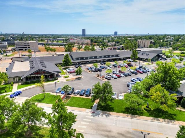 1110 Sherwood Lane 212, Nichols Hills, OK 73116