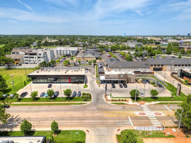 1110 Sherwood Lane 212, Nichols Hills, OK 73116