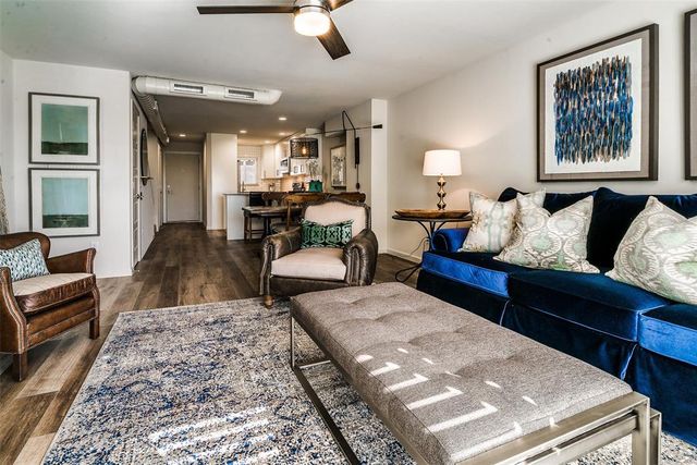 1110 Sherwood Lane 212, Nichols Hills, OK 73116