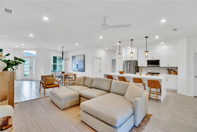 155 52nd Square, Vero Beach, FL 32968