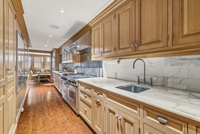 126 E 74th Street, New York City, NY 10021