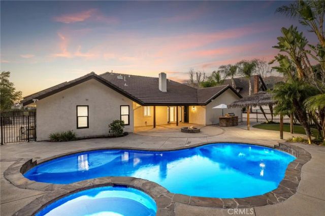 514 N Valley Center Avenue, Glendora, CA 91741