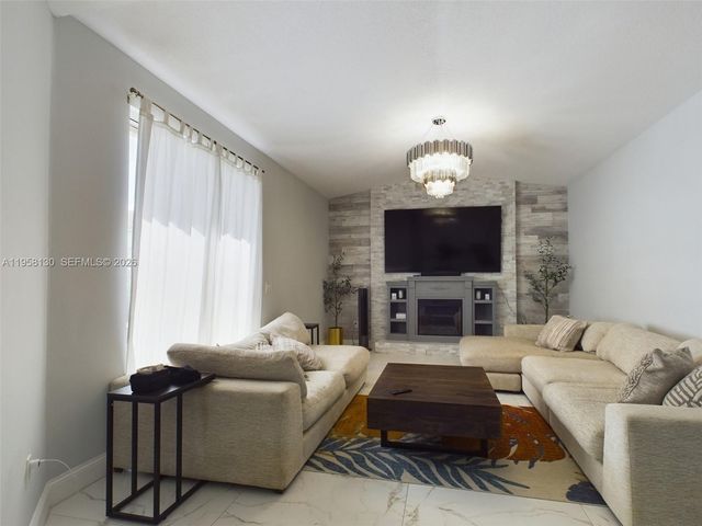 212 SW 179th Ave, Pembroke Pines, FL 33029