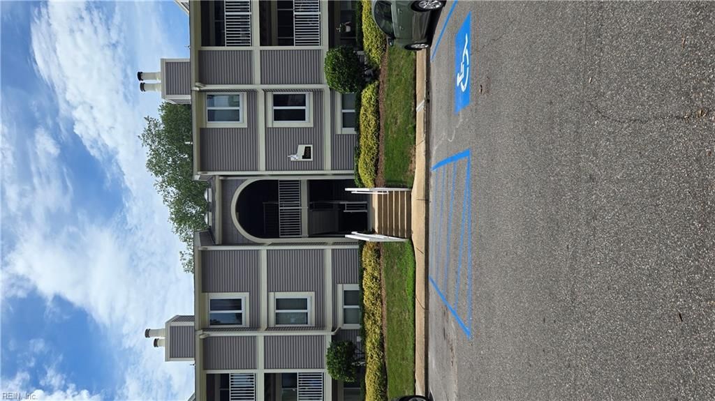 1009 Autumn Woods Ln Apt 104, Virginia Beach, VA 23454