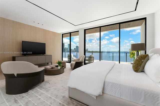 1045 N Venetian Dr, Miami, FL 33139