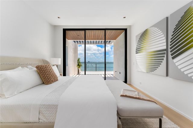 1045 N Venetian Dr, Miami, FL 33139