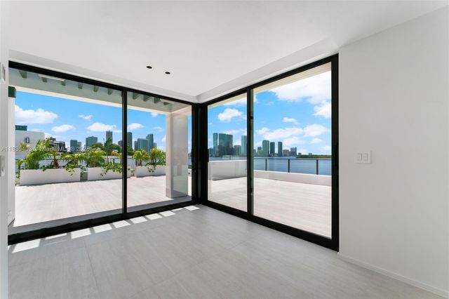 1045 N Venetian Dr, Miami, FL 33139