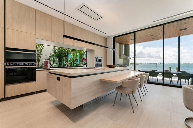 1045 N Venetian Dr, Miami, FL 33139