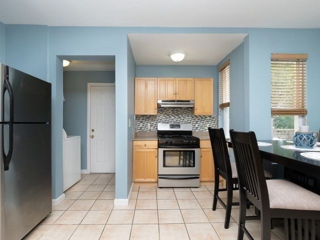 158 Neponset Ave 1, Boston, MA 02122
