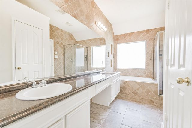 7 Heron Hollow Court, The Woodlands, TX 77382