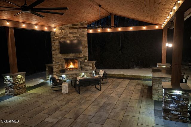 31 Summerfield Circle, Halfmoon, NY 12118