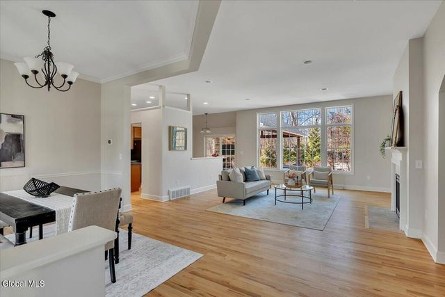 31 Summerfield Circle, Halfmoon, NY 12118