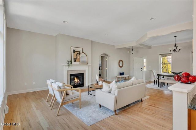 31 Summerfield Circle, Halfmoon, NY 12118