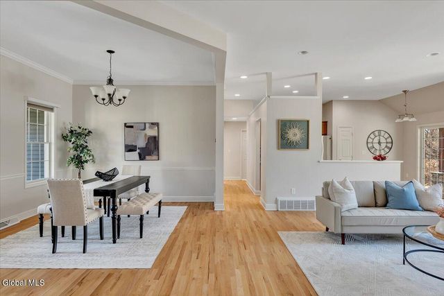 31 Summerfield Circle, Halfmoon, NY 12118