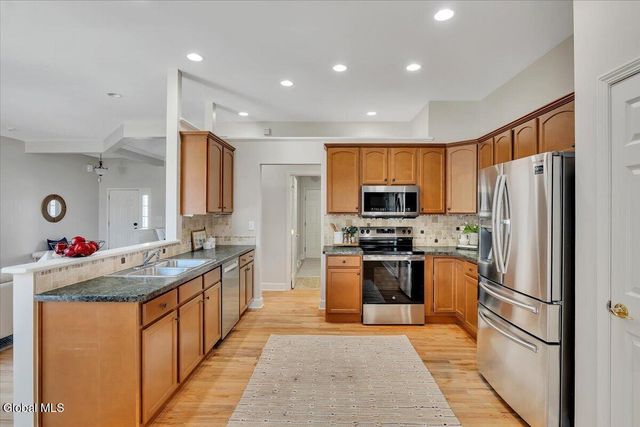 31 Summerfield Circle, Halfmoon, NY 12118