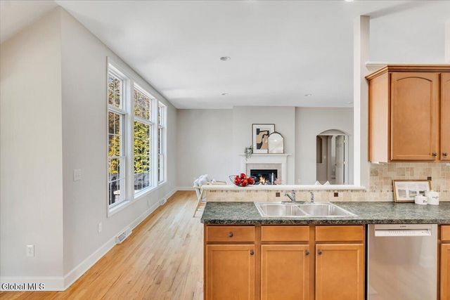 31 Summerfield Circle, Halfmoon, NY 12118